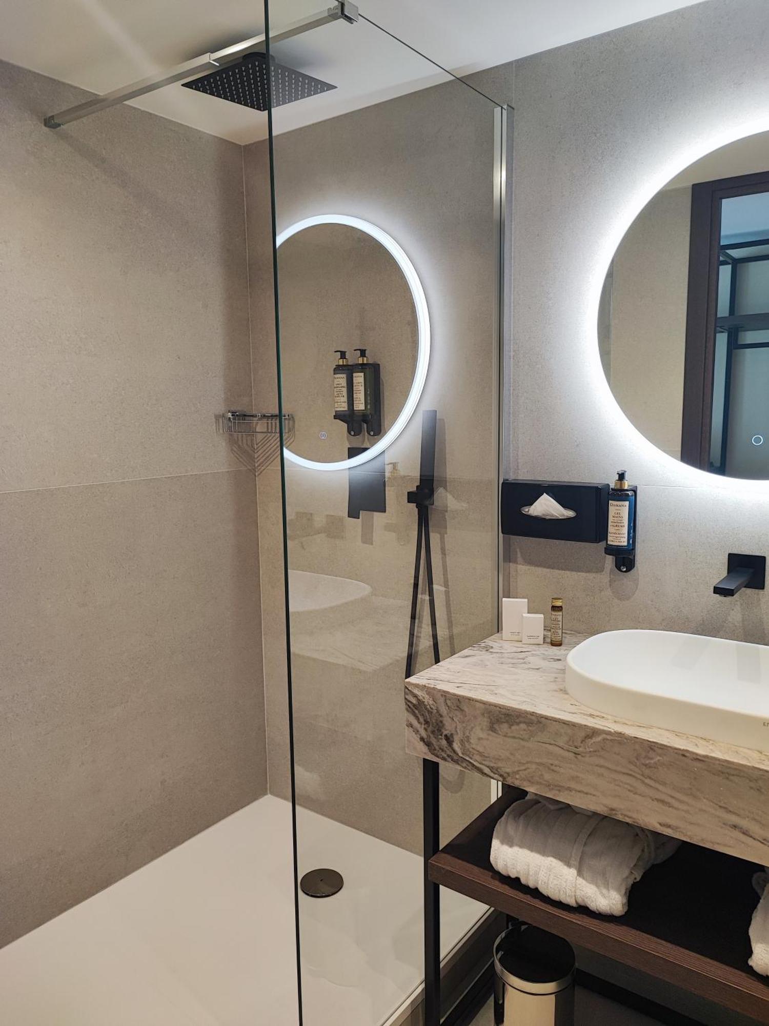 Royal - Luxury Hotel, Residence, & 4*